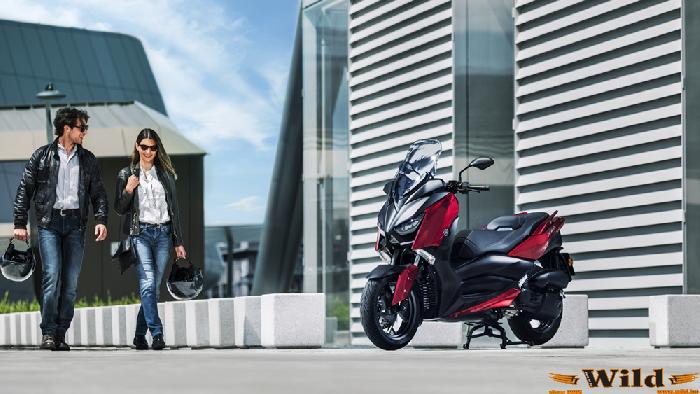 2018_yamaha_xmax_125_abs_eu_radical_red_static_003k.jpg