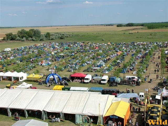 Újszilvási motorostalálkozó a magasból.