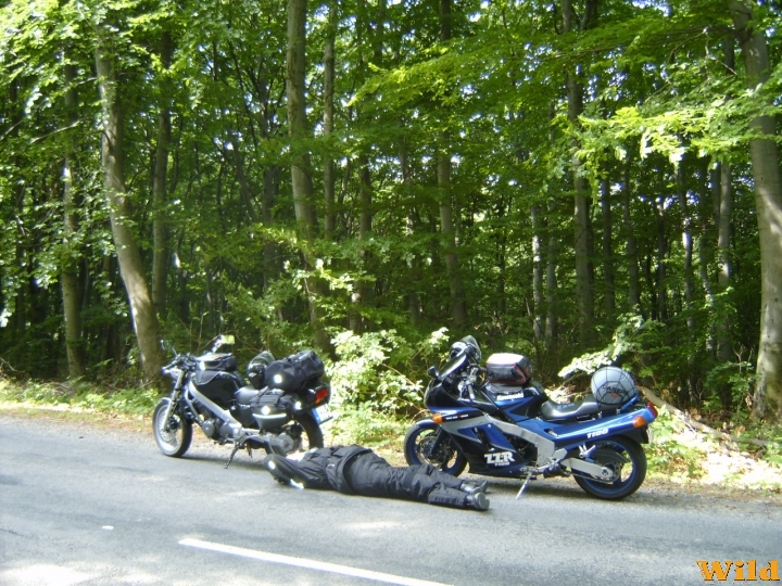 MEG FÁRAD MOTOROS (471. KM. UTÁN)