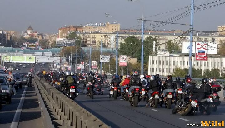 Fegyelmezett felvonulás az oroszoknál.