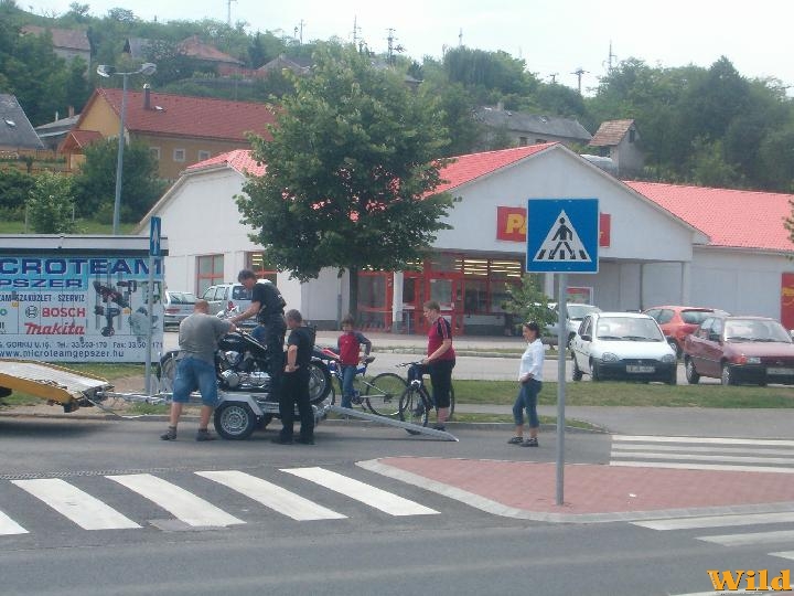 Suzuki 1000 km-es szervizre
nem saját lábon :-)))