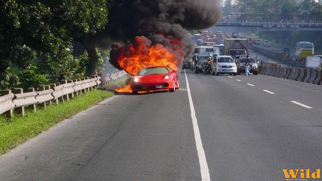 TŰZ-piros Ferrari !