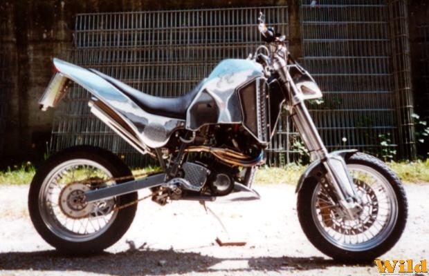 Ez bizony egy KTM supermoto...