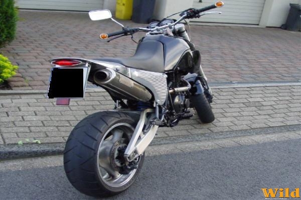 Ez bizony egy DR 650 funbike!!!