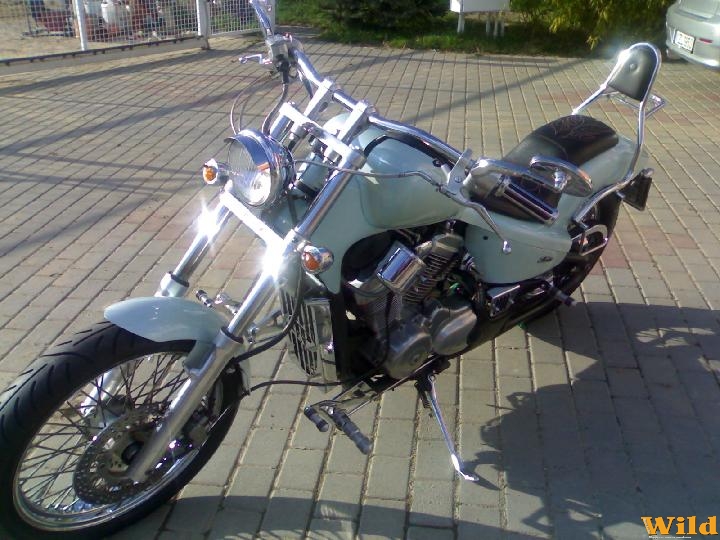 A motorom:) honda VT 600