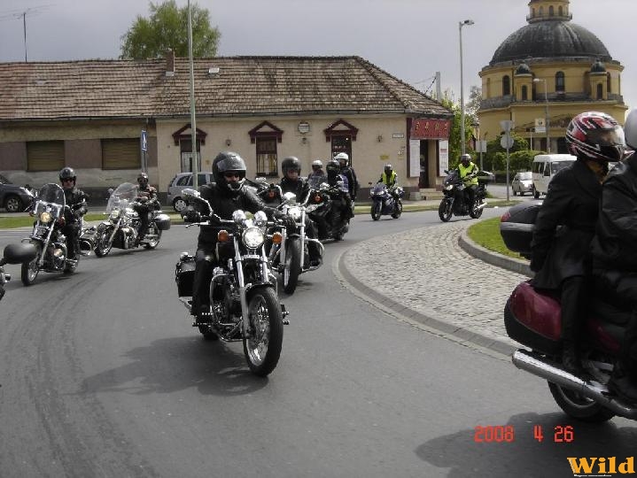 2008 ÁPRILIS - DUNA - parti motoros parti