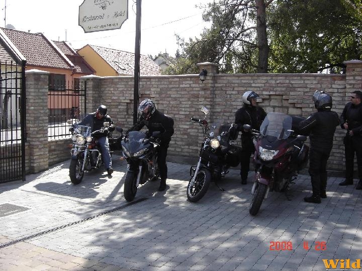 2008 ÁPRILIS - DUNA - parti motoros parti