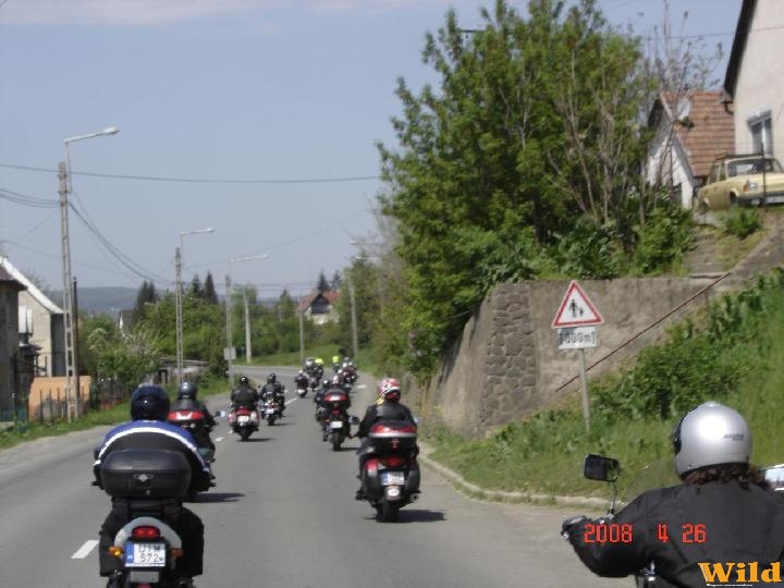 2008 ÁPRILIS - DUNA - parti motoros parti