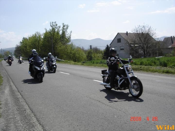 2008 ÁPRILIS - DUNA - parti motoros parti