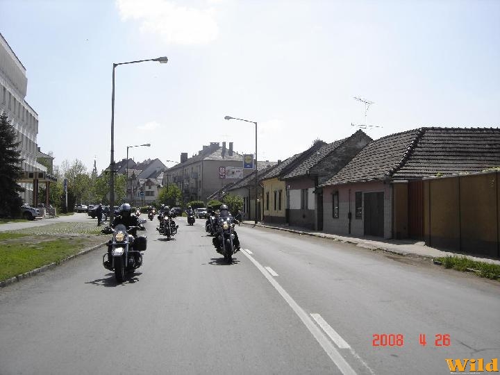 2008 ÁPRILIS - DUNA - parti motoros parti