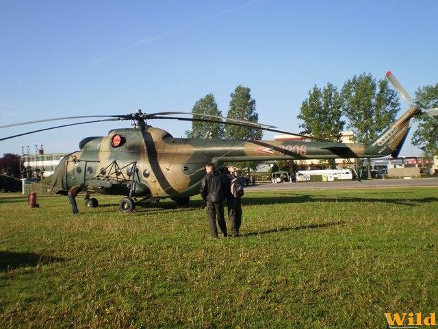 Helikopter árnyékában.