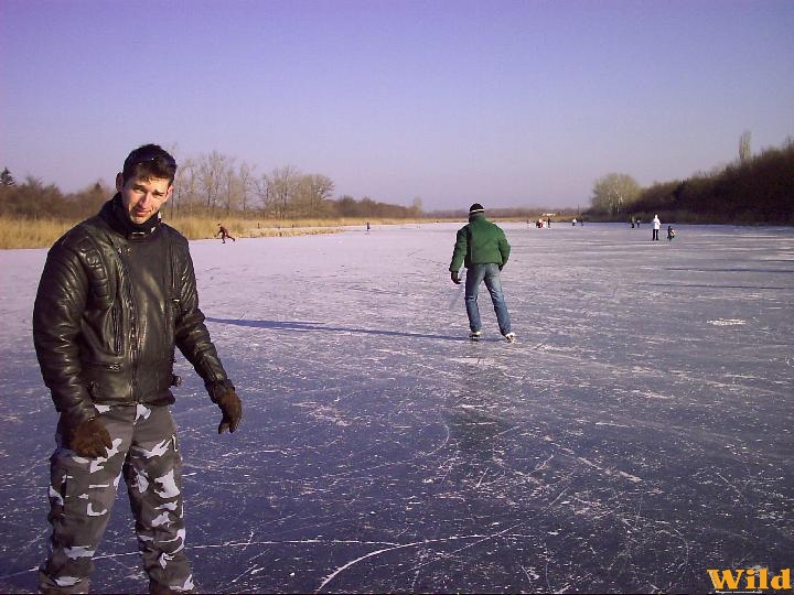 Motoros,korcsolyázás,jég,.lényeg a jókedv!!!